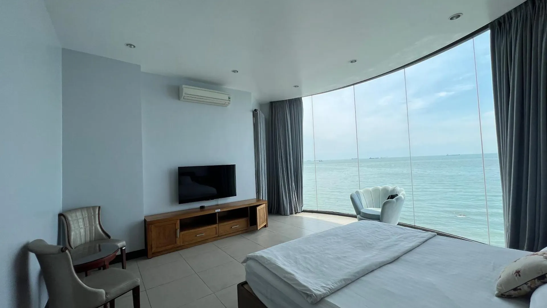 Nancy Tran Grand Strip Villa 12 Vung Tau